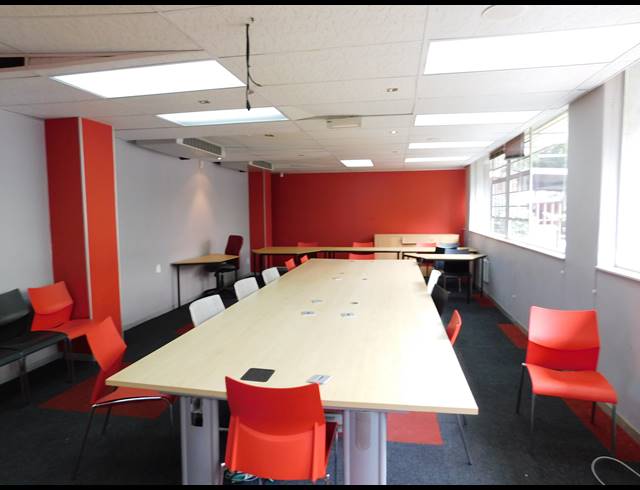 1,380M² OFFICE TO LET IN FERNDALE